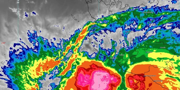 ‘John’ ya es Huracán categoría 1; UEPC Colima está en alerta máxima
