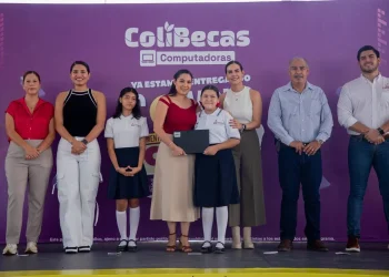 Ahora, cerca de 2 mil estudiantes de secundarias de Manzanillo reciben laptops gratuitas del Gobierno de Colima