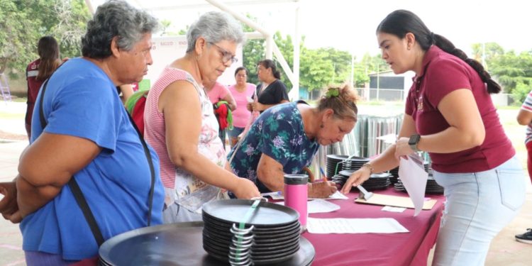DIF Estatal Colima impulsa proyecto de estufas ecológicas y captación de agua de lluvia en Armería