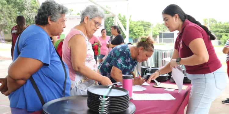 DIF Estatal Colima impulsa proyecto de estufas ecológicas y captación de agua de lluvia en Armería