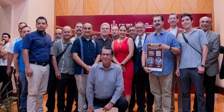 Gobernadora devela medalla de plata conmemorativa ‘500 años de la Fundación de la primera Villa de Colima’