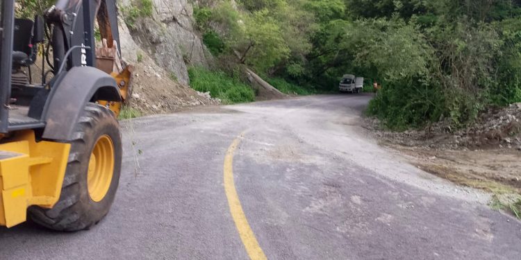 Seidum libera carriles en el tramo Jala-Madrid