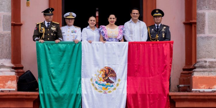 Colima celebra el aniversario de la Independencia de México con desfile cívico militar; participan más de 3,800 personas