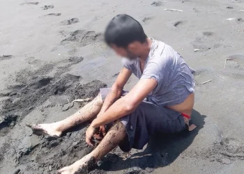 Guardavidas de UEPC Colima rescatan a un hombre en riesgo de ahogamiento en El Real