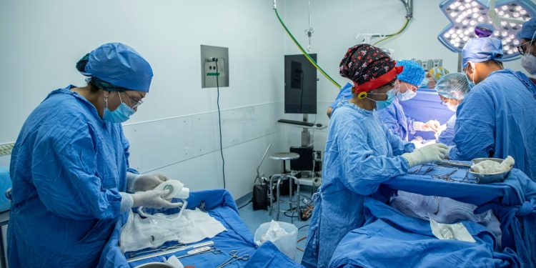 IMSS coloca prótesis a 10 mujeres en primera Jornada Nacional de Reconstrucción mamaria