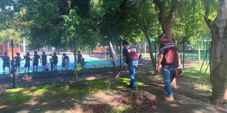 Voluntariado del DIF Estatal Colima refuerza campaña contra dengue, en el Cedeco Insurgentes