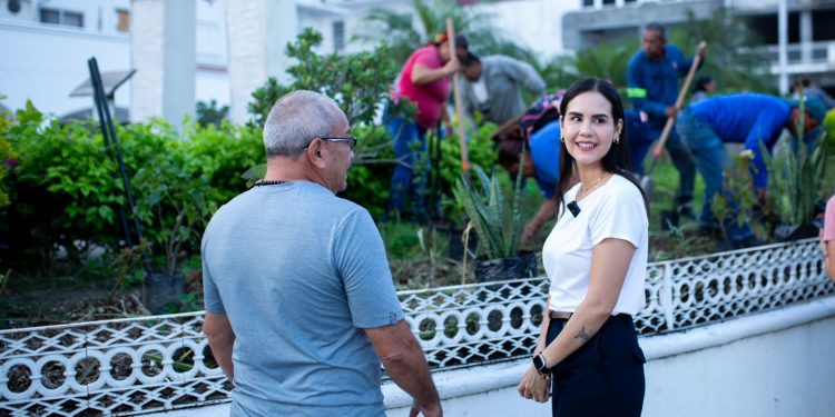ROSI BAYARDO SE COMPROMETE A DIGNIFICAR EL CENTRO HISTÓRICO DE MANZANILLO