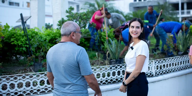 ROSI BAYARDO SE COMPROMETE A DIGNIFICAR EL CENTRO HISTÓRICO DE MANZANILLO