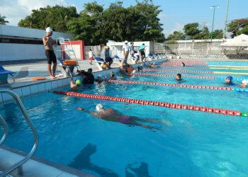 Incode promueve cursos y talleres de natación que mejoran el niveles de participantes