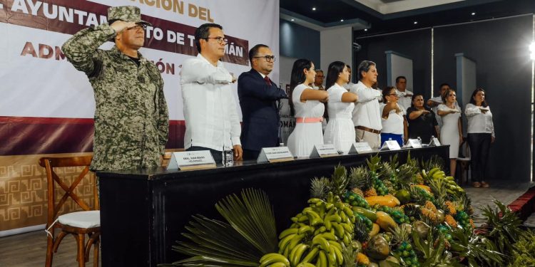 El Fiscal General del Estado, Bryant Alejandro García Ramírez, participó en la toma de protesta del nuevo presidente municipal de Tecomán, Armando Reyna y de Alexis Verduzco Presidente Municipal de Ixtlahuacan.