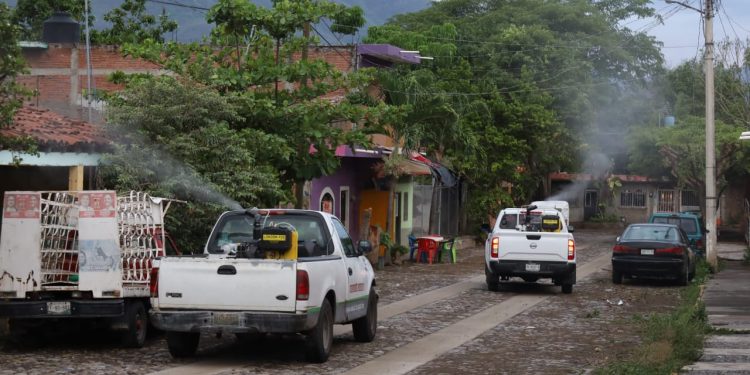 Este jueves fumiga Salud Colima contra el dengue en los 5 municipios de riesgo