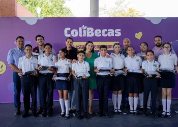 Gobierno de Colima concluye entregas ordinarias de laptops gratuitas, en Escuela de Talentos