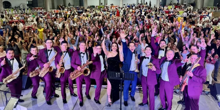 Buena asistencia al baile ‘Una Cana al Aire’ organizado por DIF Estatal Colima