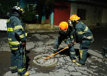 Protección Civil evacúa viviendas en colonia Emiliano Zapata, en Cuauhtémoc, por derrame de combustible
