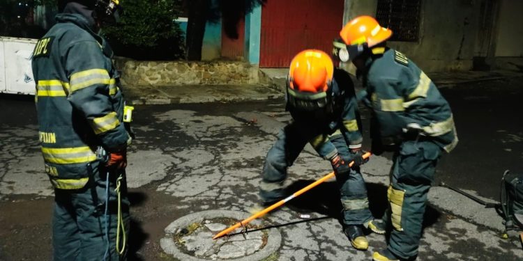 Protección Civil evacúa viviendas en colonia Emiliano Zapata, en Cuauhtémoc, por derrame de combustible