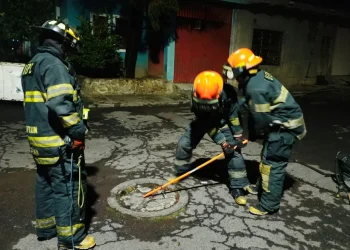 Protección Civil evacúa viviendas en colonia Emiliano Zapata, en Cuauhtémoc, por derrame de combustible