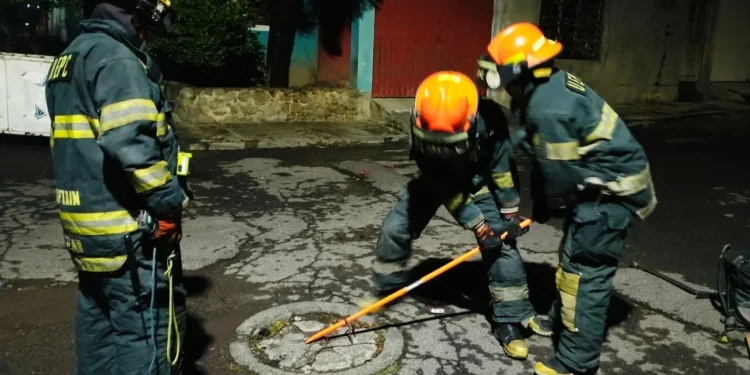 Protección Civil evacúa viviendas en colonia Emiliano Zapata, en Cuauhtémoc, por derrame de combustible