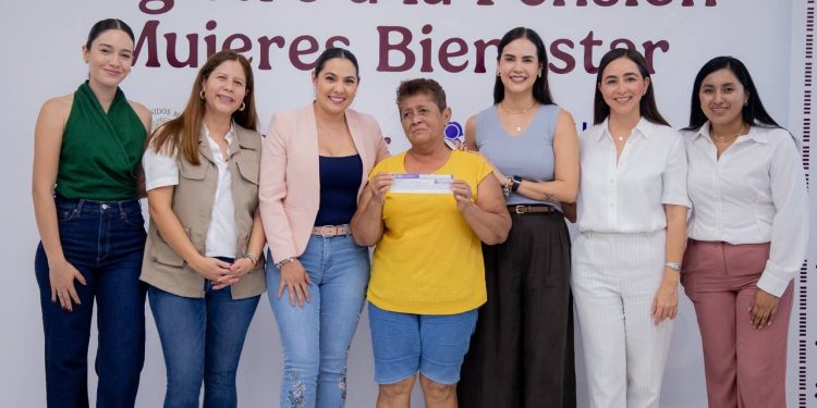 Gobernadora Indira acompaña arranque formal del registro a la Pensión Mujeres Bienestar, en Manzanillo