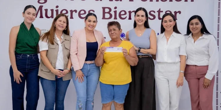 Gobernadora Indira acompaña arranque formal del registro a la Pensión Mujeres Bienestar, en Manzanillo