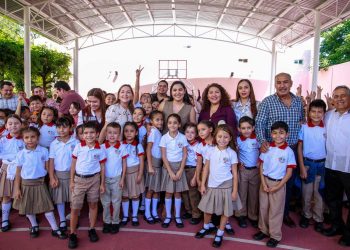 Gobernadora entregó construcción de techado en Cendi Villa de Álvarez; se invierten 2.6 mdp