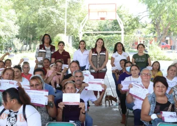 100 familias de Minatitlán y Colima beneficiadas con el programa Salud y Bienestar Comunitario del DIF Estatal