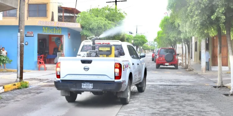 Este lunes y martes, Salud Colima fumiga contra el dengue en 55 colonias en Armería, Colima, Manzanillo y Tecomán