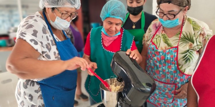 Gobierno de Colima impulsa el autoempleo con el curso de bocadillos y postres