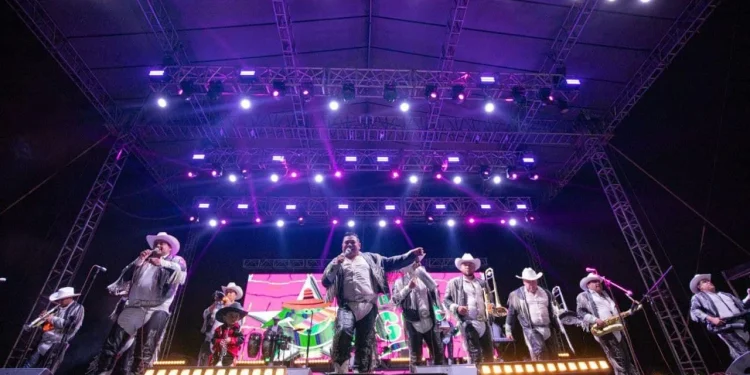 Banda Maguey y Mi Banda El Mexicano triunfan en el 2º concierto gratuito en la Feria de Colima