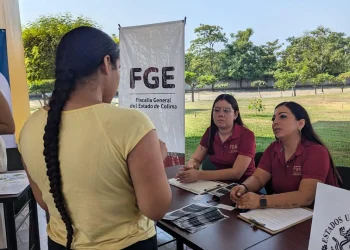 la Fiscalía General del Estado de Colima participó en la Feria de Servicio Social Constitucional organizada por la Facultad de Derecho de la Universidad de Colima.