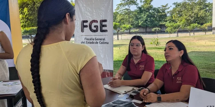 la Fiscalía General del Estado de Colima participó en la Feria de Servicio Social Constitucional organizada por la Facultad de Derecho de la Universidad de Colima.
