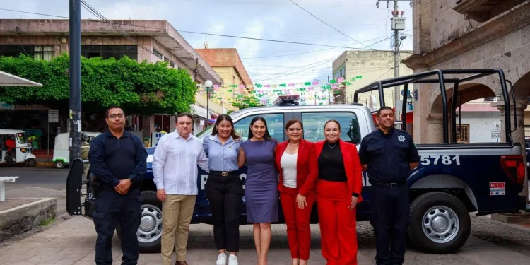 Gobernadora de Colima sigue entregando patrullas a municipios; Cuauhtémoc suma 4 en 3 años