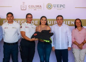 Gobernadora Indira Vizcaíno entrega equipamiento a la Unidad Estatal de Protección Civil