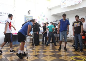 Incode brinda jornadas de activación física a personas con discapacidad, en Colima