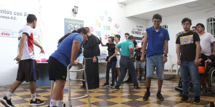 Incode brinda jornadas de activación física a personas con discapacidad, en Colima