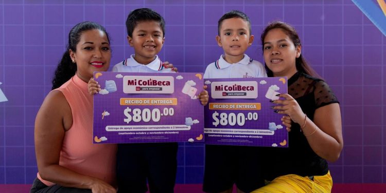 Inicia entrega de Mi ColiBeca para Empezar en la capital colimense; este lunes la reciben más de 4 mil estudiantes