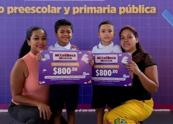 Inicia entrega de Mi ColiBeca para Empezar en la capital colimense; este lunes la reciben más de 4 mil estudiantes
