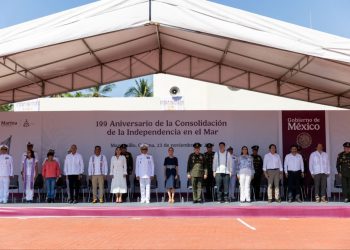 Gobernadora de Colima acompañó a la Presidenta de México en el 199 Aniversario de la Consolidación de la Independencia en el Mar