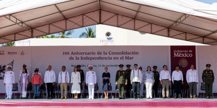 Gobernadora de Colima acompañó a la Presidenta de México en el 199 Aniversario de la Consolidación de la Independencia en el Mar