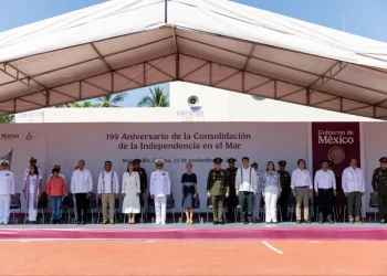 Gobernadora de Colima acompañó a la Presidenta de México en el 199 Aniversario de la Consolidación de la Independencia en el Mar