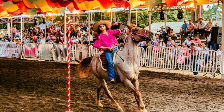 Exitosa carrera de polos en la Feria de Colima, con 34 participantes