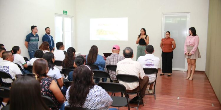 Turismo Manzanillo capacitó a más de 30 elementos de proximidad turística