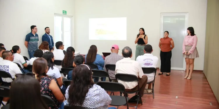 Turismo Manzanillo capacitó a más de 30 elementos de proximidad turística