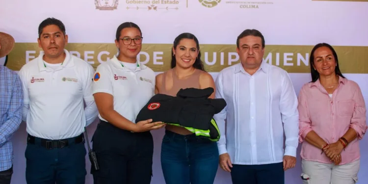Gobernadora Indira Vizcaíno entrega equipamiento a la Unidad Estatal de Protección Civil