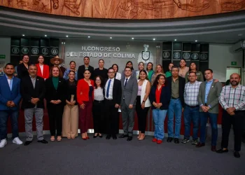 Indira Vizcaíno acudió a la toma de protesta del nuevo presidente de Derechos Humanos en Colima