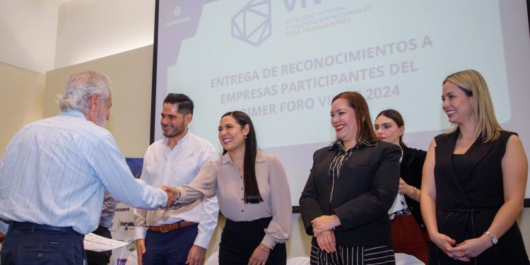Gobernadora de Colima participa en entrega de reconocimientos de Coparmex e Infonavit a Empresas de Diez