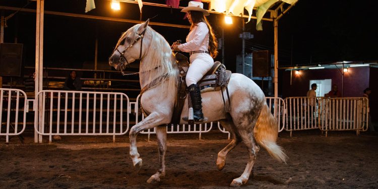 Iffecol invita a disfrutar la ‘Noche de Mujeres y Caballos’ el 15 de noviembre en la Feria de Colima