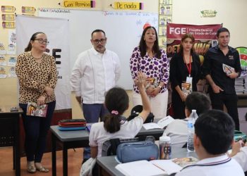 En una jornada educativa, el Fiscal General del Estado, Bryant Alejandro García Ramírez, visitó la escuela primaria Miguel Hidalgo del municipio de Colima. FGE