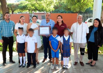 Entrega Educación Colima obra de energía limpia en primaria de Cerro de Ortega