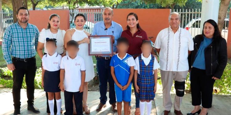 Entrega Educación Colima obra de energía limpia en primaria de Cerro de Ortega