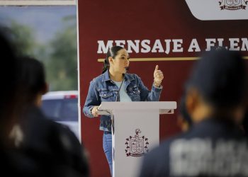 En reunión con policías de Manzanillo, Indira agradece su labor diaria y celebra coordinación con el municipio